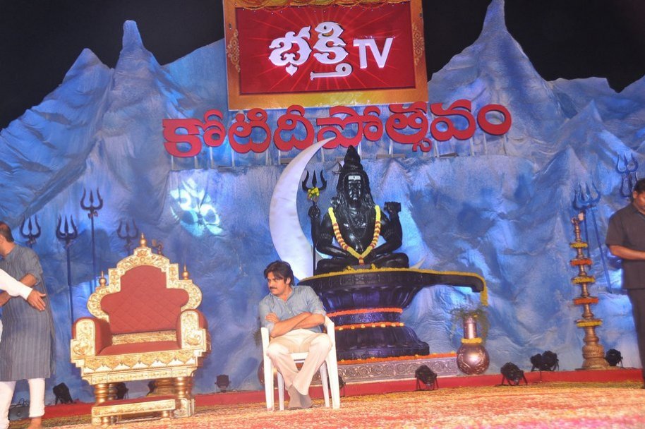 Pawan-Kalyan-at-Bakthi-TV-Koti-Deepotsavam-Event